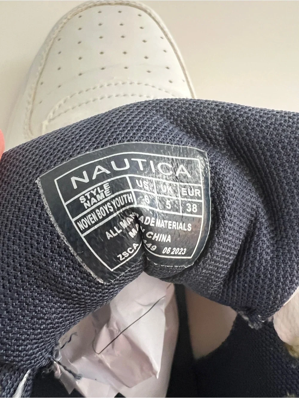 Nautica Noven Boys White Low Top Sneakers Youth Size 6 Gum Sole